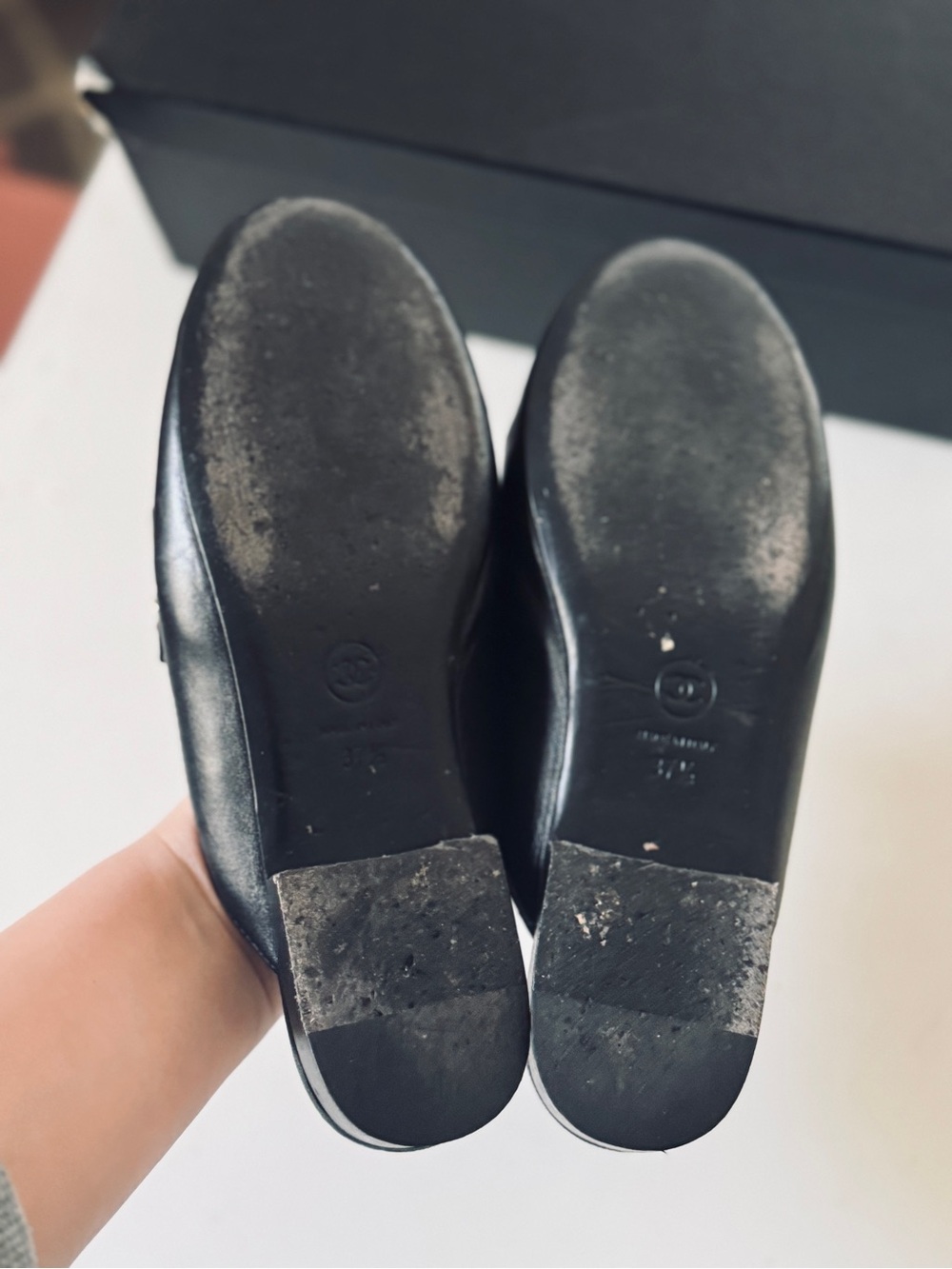 Authentic CHANEL Lambskin Chain Braided Flat Mules in Black and gold chain - Picture 6 of 13